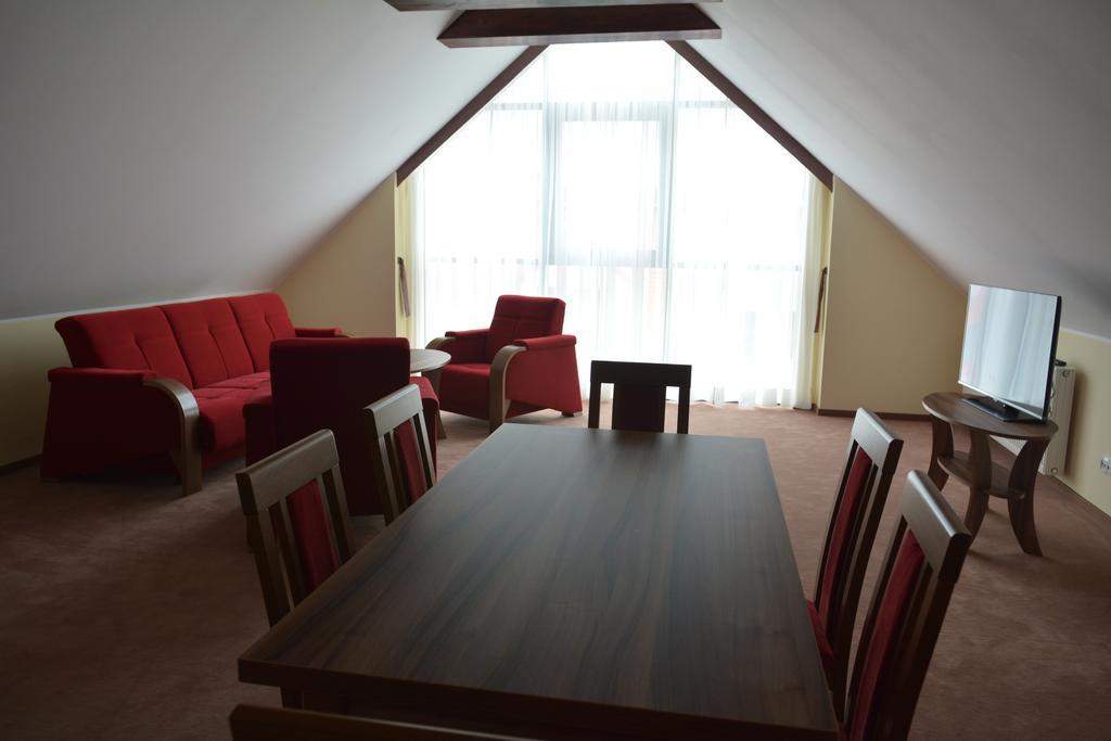 Hotel Gosciniec Pan Tadeusz II à Giżycko Chambre photo