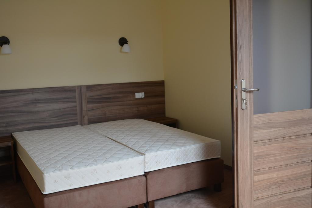 Hotel Gosciniec Pan Tadeusz II à Giżycko Chambre photo