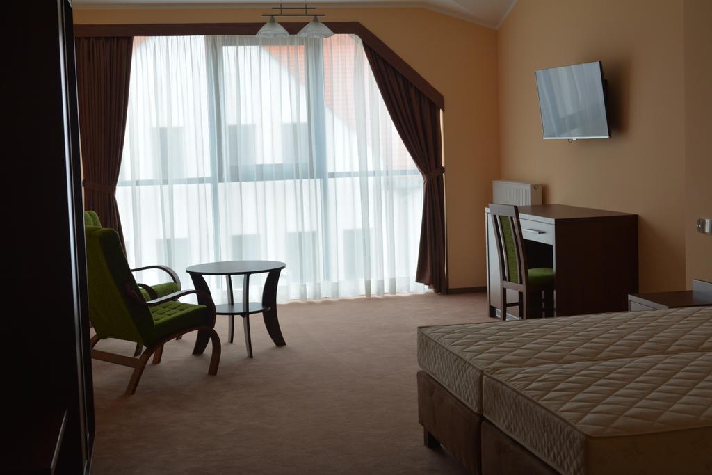 Hotel Gosciniec Pan Tadeusz II à Giżycko Chambre photo